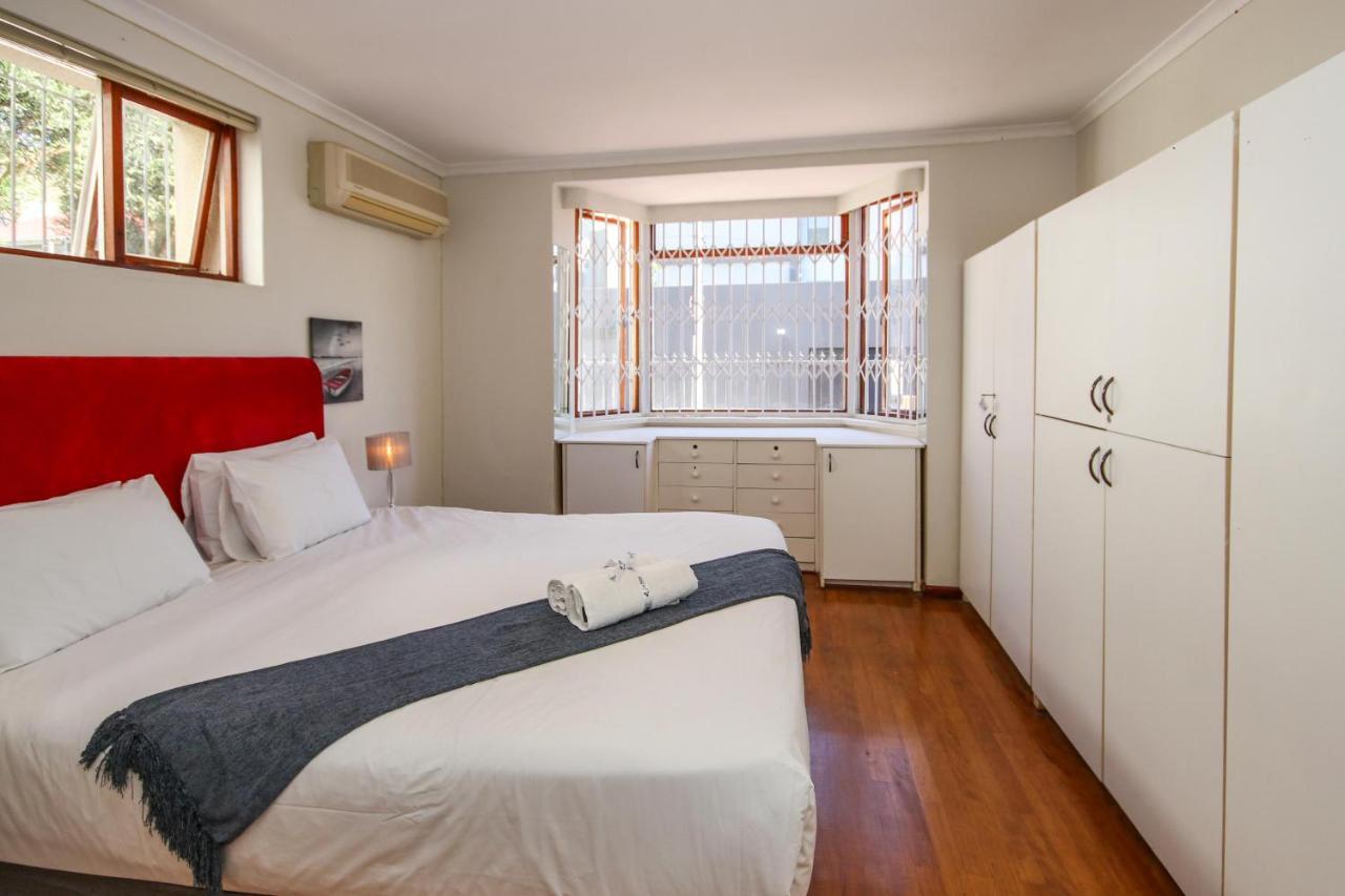 Holiday Home In Sea Point, Fresnaye Cidade Do Cabo Exterior foto